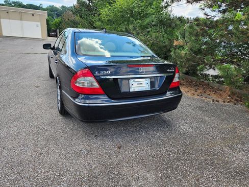 Used 2009 Mercedes-Benz E 350 4MATIC Sedan image 8