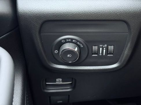 Used 2025 Jeep Grand Cherokee Summit AWD/4WD image 37