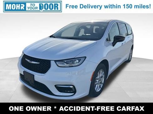 Used 2024 Chrysler Pacifica Touring-L image 1