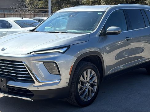 Used 2025 Buick Enclave Preferred w/ Super Cruise Package image 3