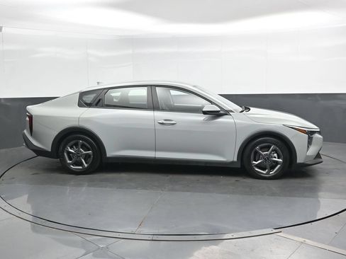 Used 2025 Kia K4 FWD image 3