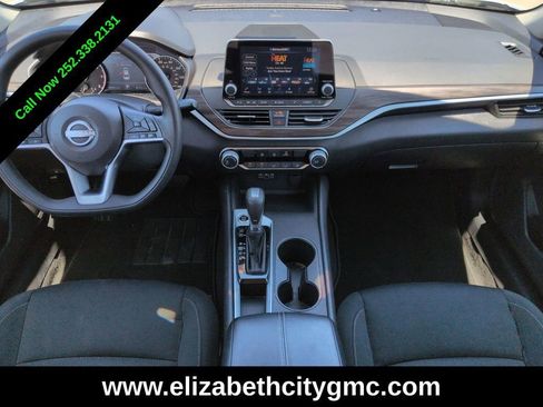 Used 2025 Nissan Altima 2.5 SV FWD image 15