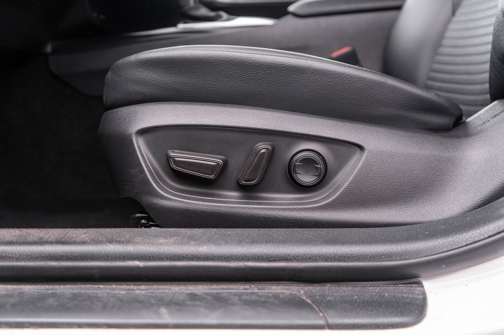 Used 2020 Toyota Camry SE FWD image 18