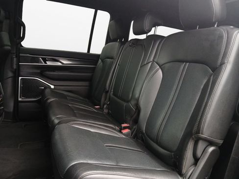 Used 2023 Jeep Wagoneer 4WD w/ Premium Group I image 22