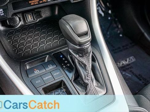 Used 2020 Toyota RAV4 LE FWD image 30