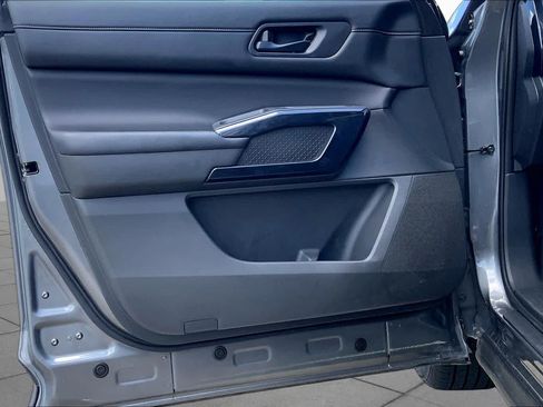 Used 2025 Nissan Pathfinder SV FWD image 20