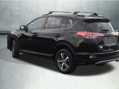 Used 2018 Toyota RAV4 XLE AWD/4WD image 15