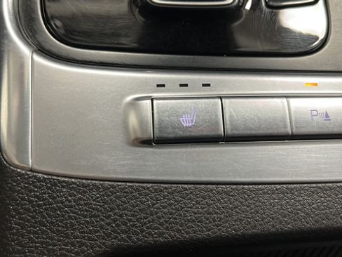 Used 2025 Kia Carnival EX FWD image 31