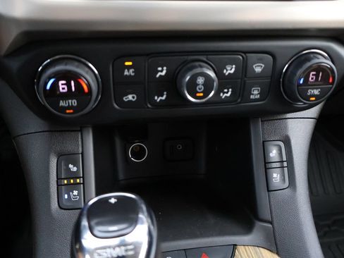 Used 2017 GMC Acadia Denali w/ Technology Package AWD/4WD image 31