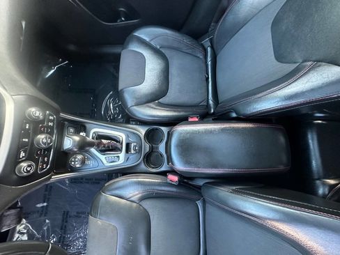 Used 2016 Jeep Cherokee Trailhawk w/ Comfort/Convenience Group image 5