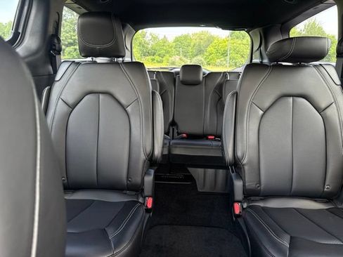 New 2026 Chrysler Pacifica Select AWD/4WD image 33