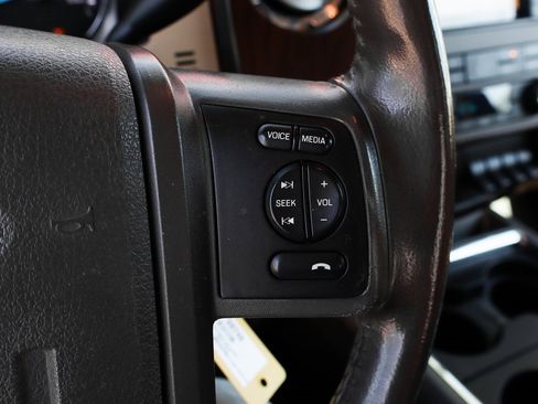 Used 2012 Ford F250 Lariat w/ Lariat Interior Pkg image 27