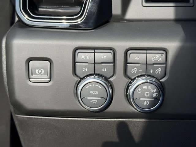Used 2024 GMC Sierra 2500 AT4 AWD/4WD image 21