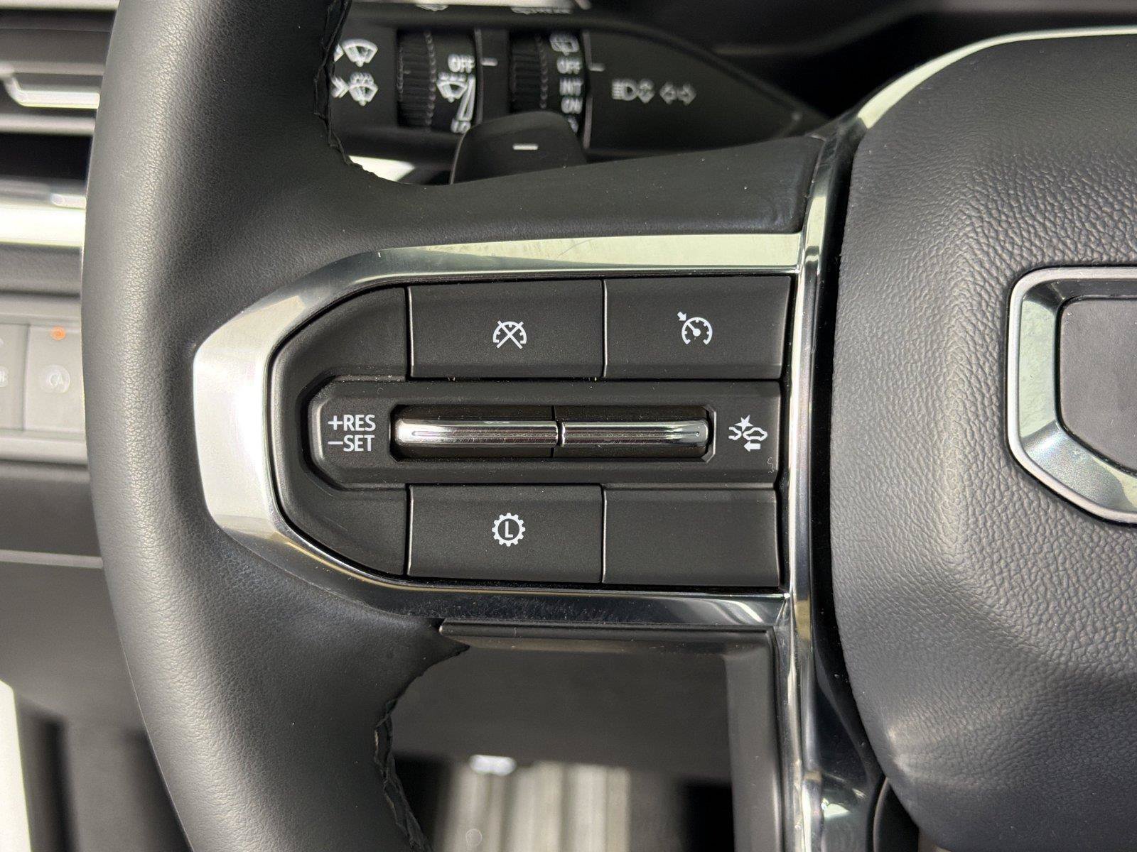 Used 2025 GMC Acadia Elevation w/ Elevation Premium Package FWD image 26
