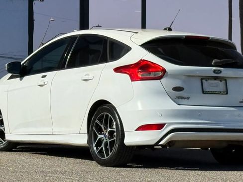 Used 2015 Ford Focus SE w/ SE Sport Package FWD image 7