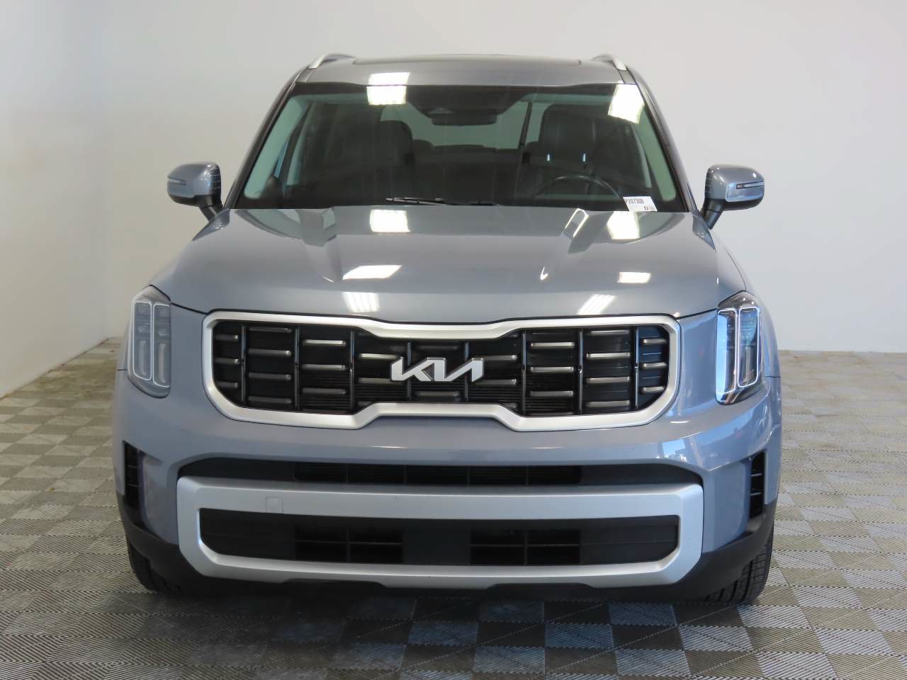 Used 2025 Kia Telluride S FWD image 2