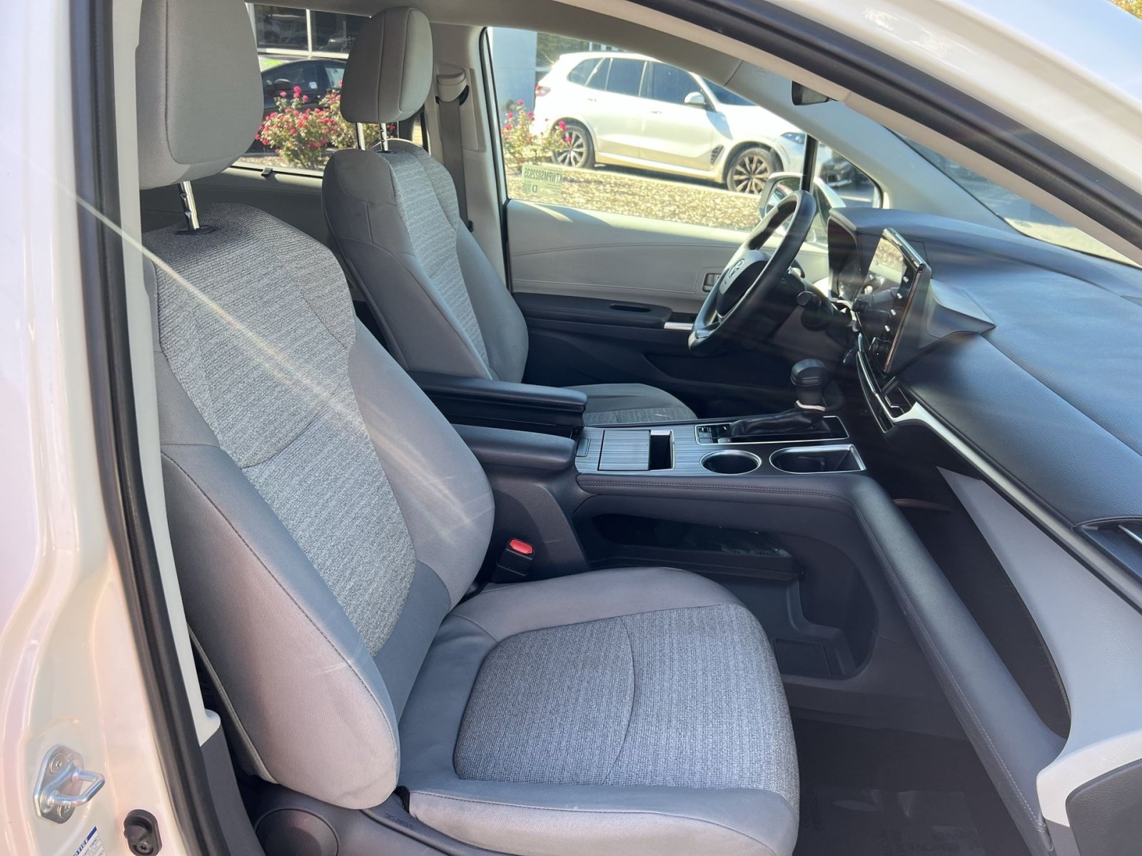 Used 2021 Toyota Sienna LE AWD/4WD image 26