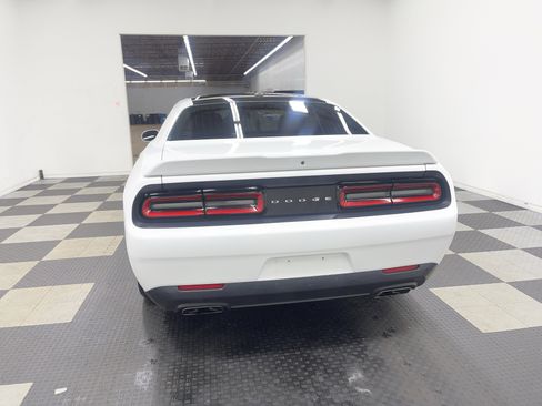 Used 2019 Dodge Challenger R/T image 3