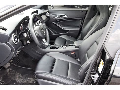 Used 2019 Mercedes-Benz CLA 250 4MATIC image 34