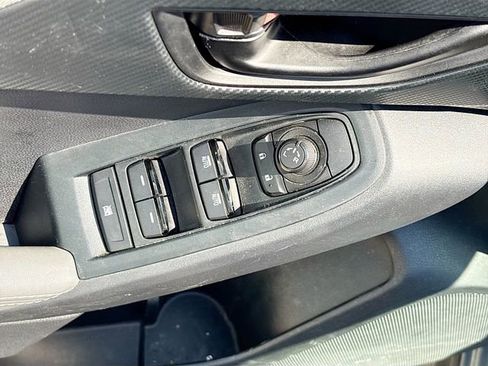 Used 2024 Subaru Crosstrek 2.0i Premium image 10