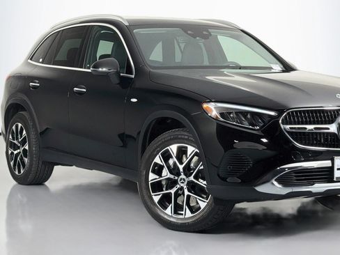 Certified 2025 Mercedes-Benz GLC 350e 4MATIC w/ Driver Assistance Package image 15