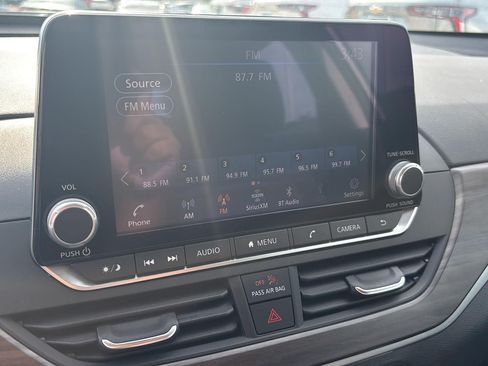 Used 2025 Nissan Altima 2.5 SV FWD image 17