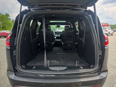 Used 2025 Chrysler Pacifica Limited FWD image 57
