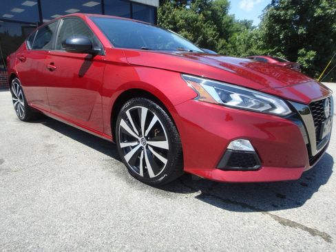 Used 2020 Nissan Altima 2.5 SR w/ Premium Package AWD/4WD image 3