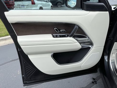 Certified 2025 Land Rover Range Rover SE AWD/4WD image 14