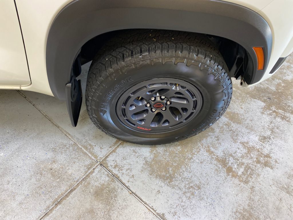 Used 2025 Nissan Frontier PRO-4X AWD/4WD image 14