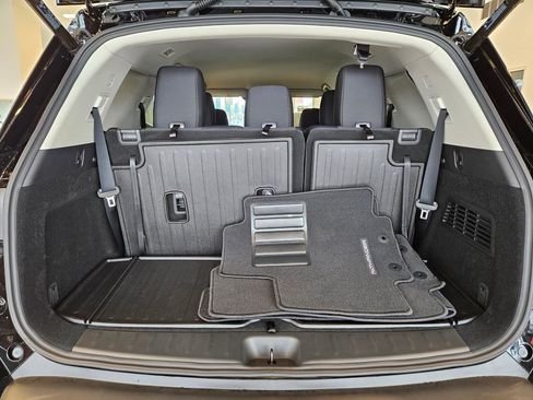 New 2025 Nissan Pathfinder SV w/ Black Appearance Package image 31