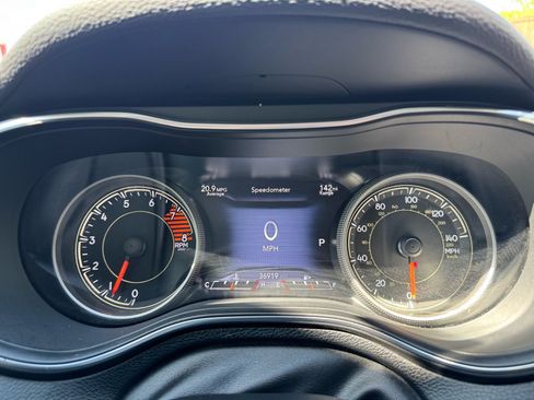 Used 2019 Jeep Cherokee Trailhawk AWD/4WD image 13