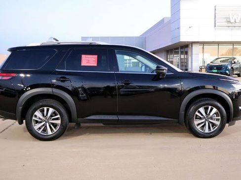 Certified 2025 Nissan Pathfinder SL image 5