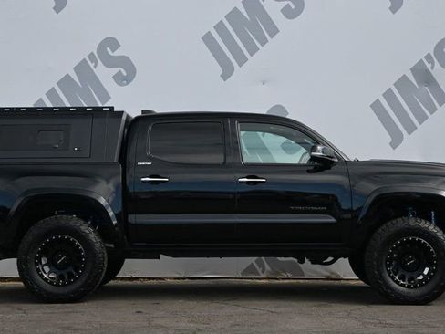 Used 2020 Toyota Tacoma Limited AWD/4WD image 4