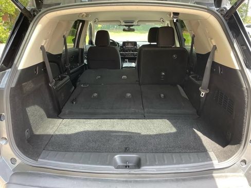 Used 2025 Nissan Pathfinder SV FWD image 30