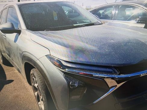 Used 2025 Chevrolet Trax LT image 1