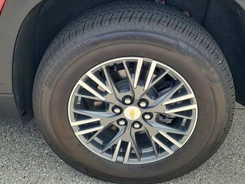 Certified 2025 Chevrolet Traverse LT w/ Driver Confidence Package FWD image 7