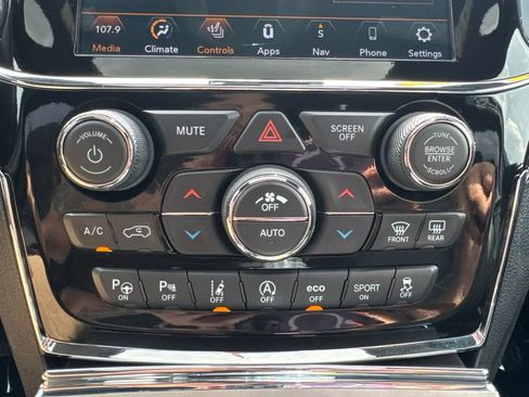 Used 2021 Jeep Grand Cherokee Limited AWD/4WD image 17