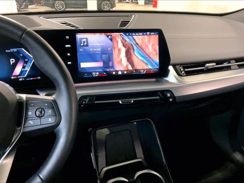 Used 2025 BMW X2 xDrive28i w/ Premium Package image 6