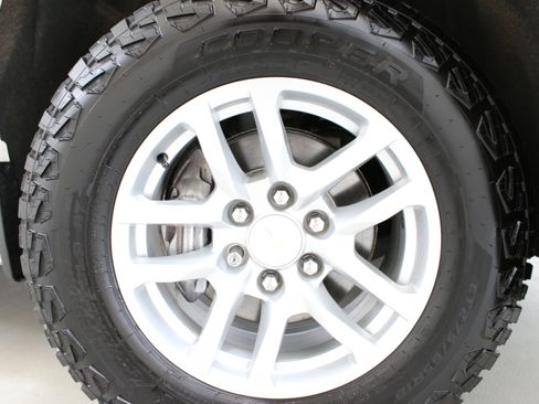 Used 2020 Chevrolet Silverado 1500 LT w/ All-Star Edition image 32