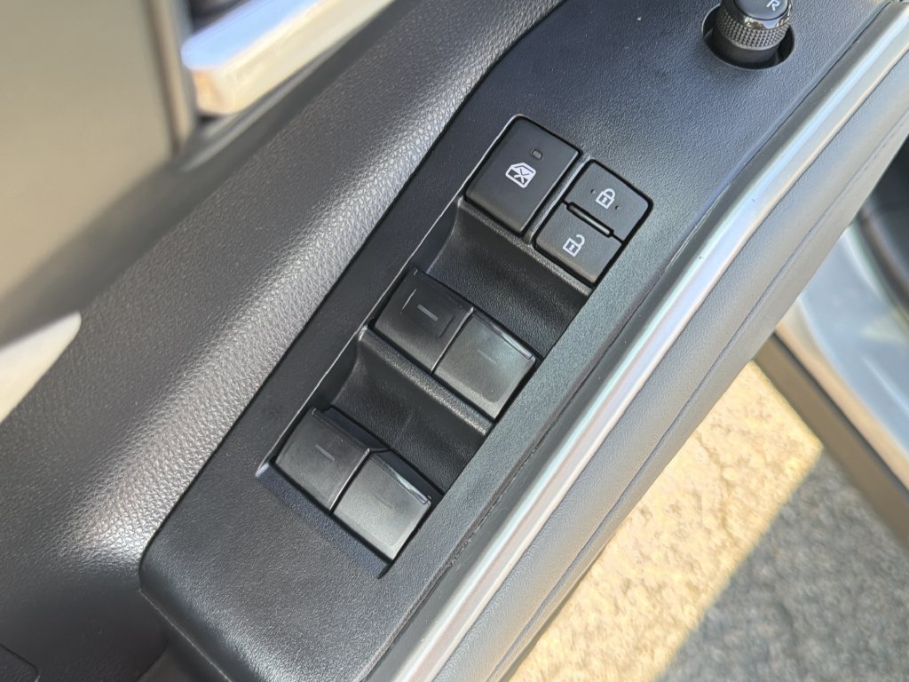 Used 2023 Toyota Highlander XLE AWD/4WD image 25