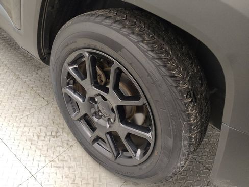 Used 2020 Jeep Renegade Altitude FWD image 31