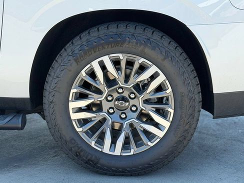 Used 2025 Chevrolet Suburban Z71 w/ Z71 Off-Road Package AWD/4WD image 3