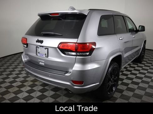 Used 2019 Jeep Grand Cherokee Laredo AWD/4WD image 3