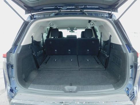 Used 2024 Nissan Pathfinder SV image 13