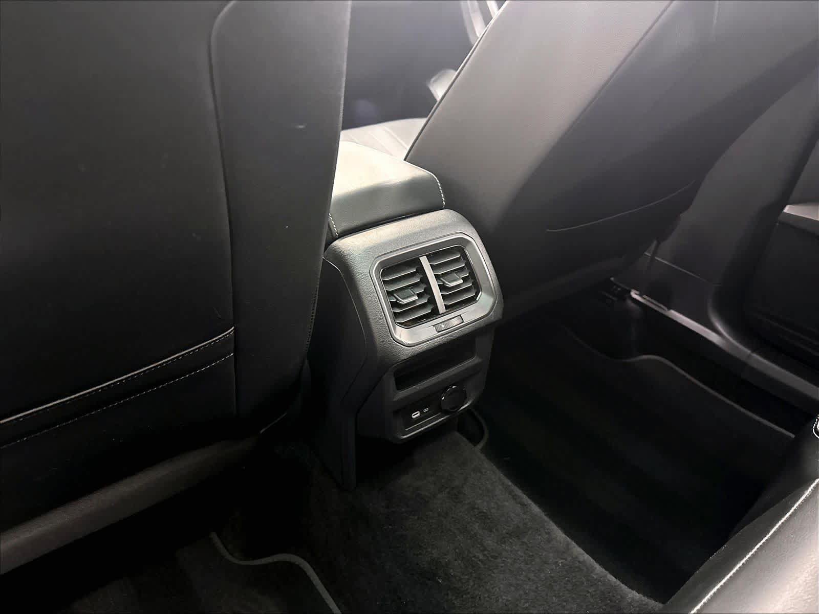 Used 2023 Volkswagen Tiguan SE R-Line AWD/4WD image 13