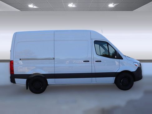 Used 2025 Mercedes-Benz Sprinter 2500 image 8