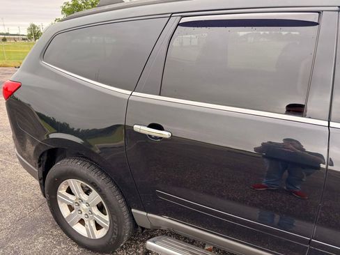 Used 2011 Chevrolet Traverse LT w/ LPO, 'HIT The Road' Package AWD/4WD image 4