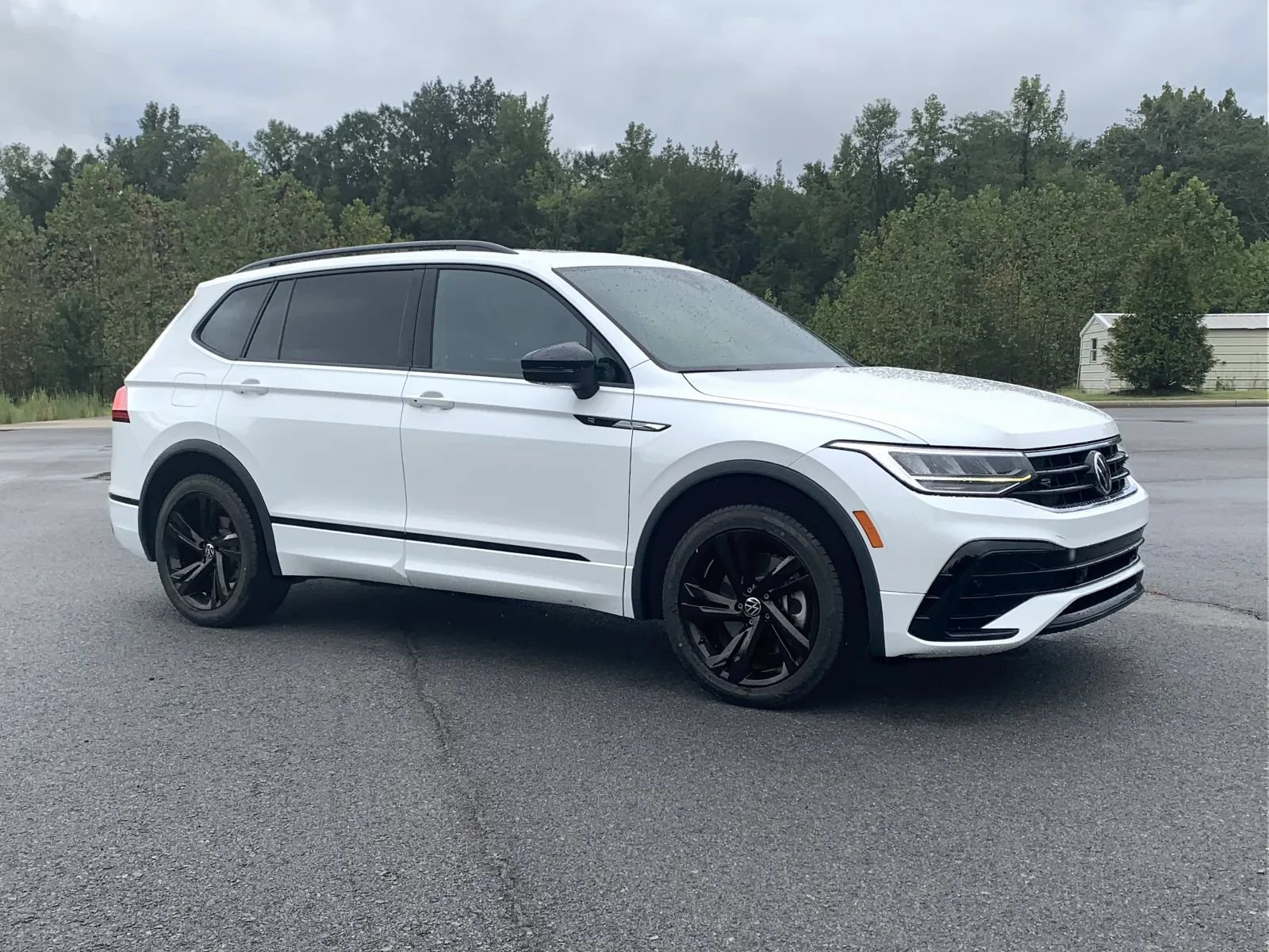 Used 2023 Volkswagen Tiguan SE R-Line FWD image 1