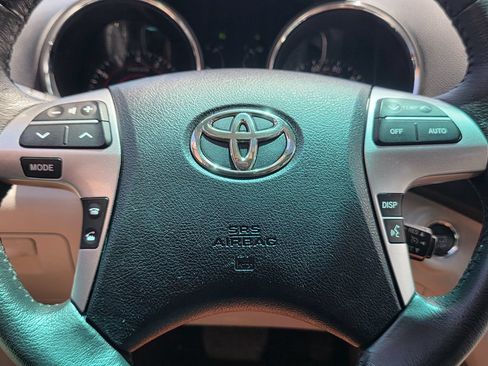 Used 2012 Toyota Highlander Limited w/ Tow Pkg FWD image 29